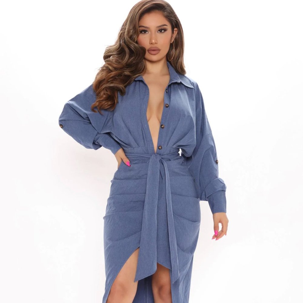 A@@@ FASHION NOVA @@@ Clara Maxi Shirt Dress. COLOR: Navy. Size: L